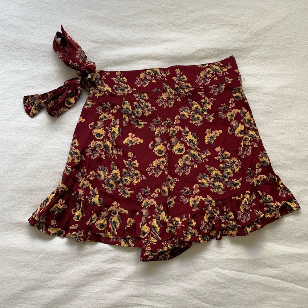 Blue Life Ruffle Short - Picture 4 of 5